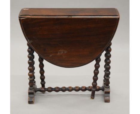 A small Victorian mahogany Sutherland table with bobbin turned legs. 56 cm high.