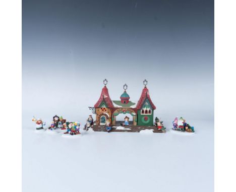 This set includes a total of 11 miniatures, 5 of which come in their original boxes. The collection, made from hand painted p