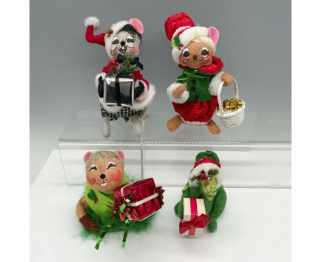 Lovely set of holiday figures that consists of a mouse with a Santa jacket holding a present, a gopher holding a present that
