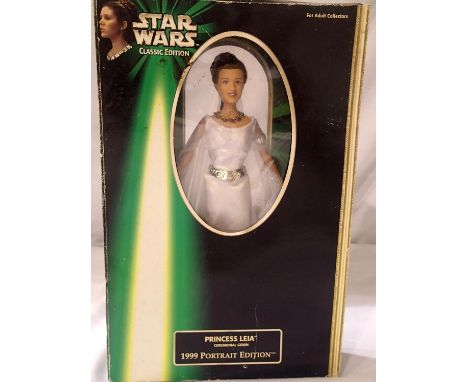 Boxed figure of princess Leia from the 1999 portrait edition. P&amp;P Group 2 (£18+VAT for the first lot and £3+VAT for subse