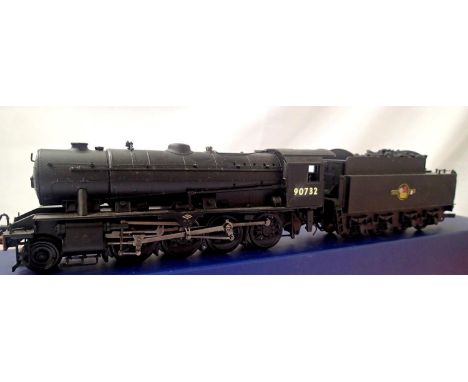 Bachmann rename/number 90732, BR Black, Late Crest, in very good condition, modified coupling, wrong box, DCC fitted no. 32. 