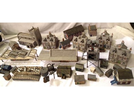 Selection of built OO scale buildings, resin, plastic and card construction, mostly in good/ex layout condition. P&amp;P Grou