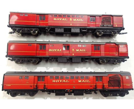 Three Royal Mail T.P.O. coaches, one Bachmann and two Southern Pride mostly in good to very good condition, unboxed. P&amp;P 
