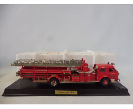 A Franklin Mint American La France 1:32 scale ladder Fire Engine truck, boxed with plinth. 