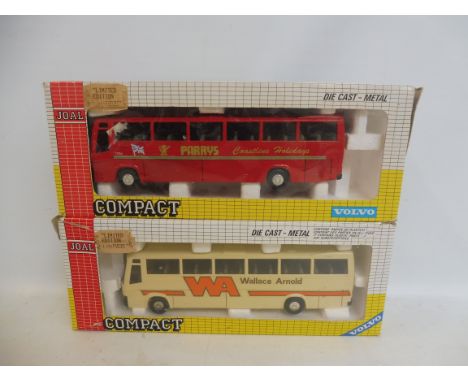 Joel 1:50 scale boxed coaches (x2).