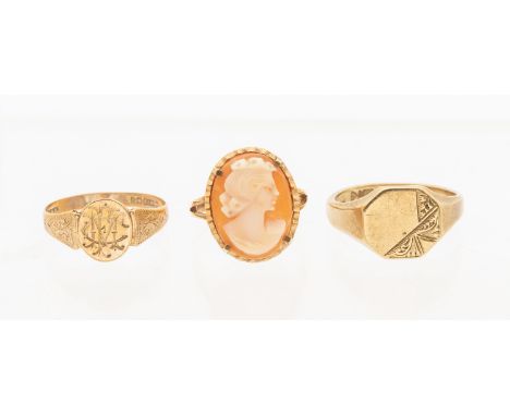 A collection of three 9ct gold rings to include a signet ring with engraved octagonal tp, width approx 10mm, size R, another 
