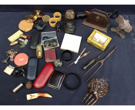 A collection of collectables:- cat in boots ink well, velvet box, cased gold plated spectacles, fan napkin, rings, compacts, 