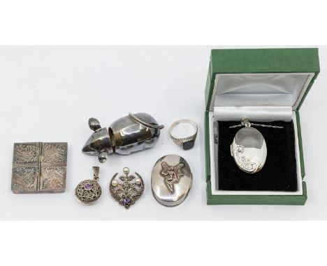Collection of silver items to include a novelty mouse shaped vesta case, a square trinket box with four compartments with hin