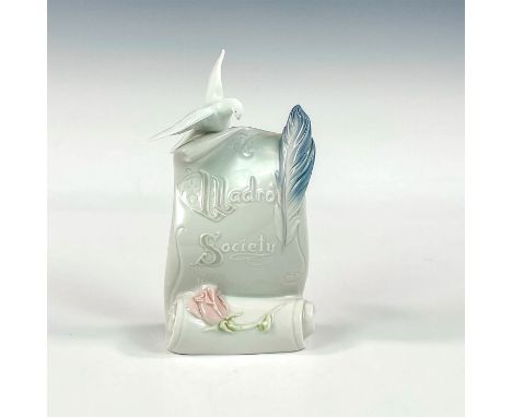 Glossy finish; Lladro backstamp. Artist: Virginia GonzalezIssued: 1999 - 1999Dimensions: 6"HManufacturer: LladroCountry of Or