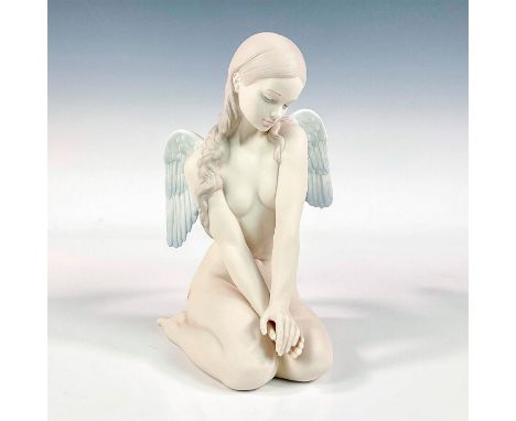 Matte finish; Lladro backstamp. Artist: Ernest MassuetIssued: 2006Dimensions: 7.75"HManufacturer: LladroCountry of Origin: Sp