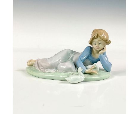Glossy finish; Lladro backstamp. Artist: Antonio RamosIssued: 1989 - 1995Dimensions: 3.5"HManufacturer: LladroCountry of Orig