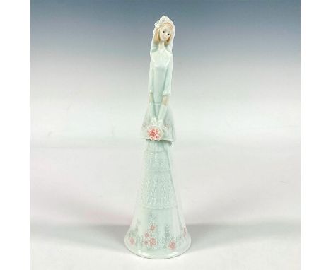 Glossy finish; Lladro backstamp. Artist: Francisco PolopeIssued: 1995 - 2001Dimensions: 8.25"H x 2.75"WManufacturer: LladroCo