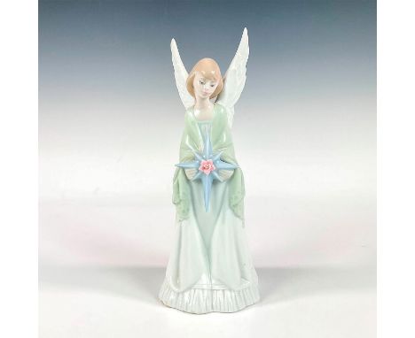 Glossy finish; Lladro backstamp. Artist: Juan HuertaIssued: 2001 - 2001Dimensions: 3.5"L x 3.5"W x 9.5"LManufacturer: LladroC