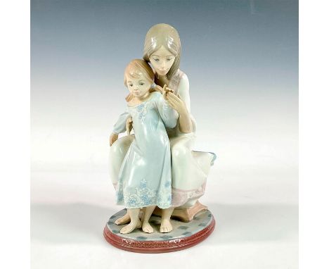 Glossy finish; Lladro backstamp. Artist: Juan HuertaIssued: 1987 - 2004Dimensions: 8.75"H x 5.5"WManufacturer: LladroCountry 