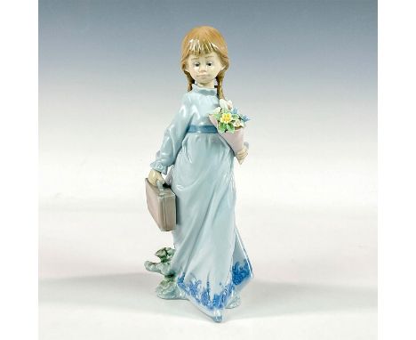 Glossy finish; Lladro backstamp. Artist: Antonio RamosIssued: 1988 - 1988Dimensions: 8.25"HManufacturer: LladroCountry of Ori