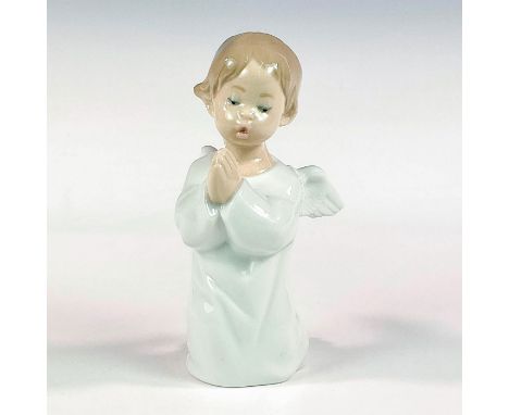 Glossy finish; Lladro backstamp. Artist: Fulgencio GarciaIssued: 1969Dimensions: 5"H x 3.25"WManufacturer: LladroCountry of O