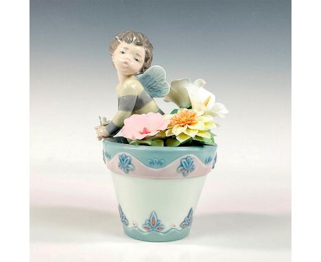 Glossy finish; Lladro backstamp. Artist: Juan Ignacio AlienaIssued: 1999 - 2002Dimensions: 8.75"H x 5"WManufacturer: LladroCo