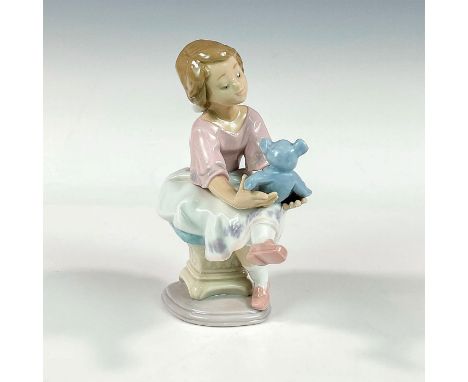 Glossy finish; Lladro backstamp. Artist: Francisco PolopeIssued: 1993 - 1993Dimensions: 6.25"H x 5"WManufacturer: LladroCount