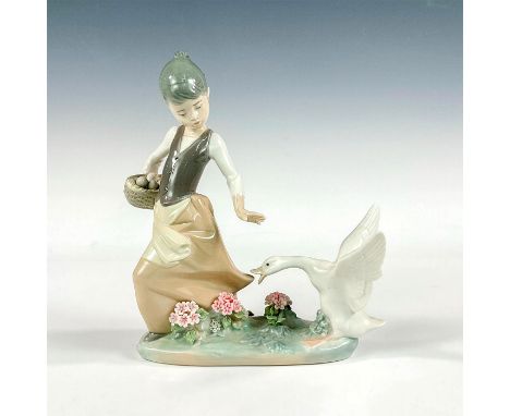 Glossy finish; Lladro backstamp. Artist: Juan HuertaIssued: 1974 - 1995Dimensions: 8.25"HManufacturer: LladroCountry of Origi
