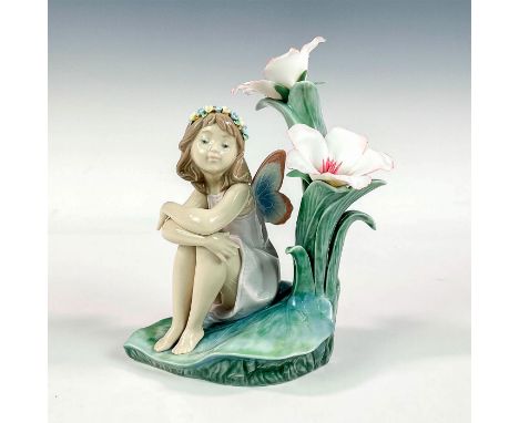 Glossy finish; Lladro backstamp. Artist: Jose Javier MalaviaIssued: 2000 - 2007Dimensions: 5.75"L x 4.24"W x 7.25"HManufactur