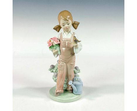 Glossy finish; Lladro backstamp. Artist: Juan HuertaIssued: 1984Dimensions: 7.5"H x 3.25"WManufacturer: LladroCountry of Orig