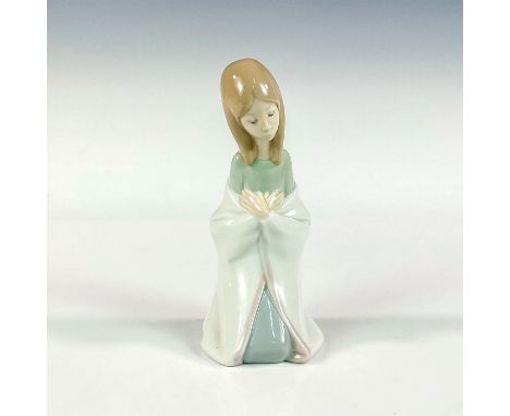 Glossy finish; Lladro backstamp. Artist: Juan HuertaIssued: 1969 - 2001Dimensions: 3"L x 2.75"W x 6"HManufacturer: LladroCoun