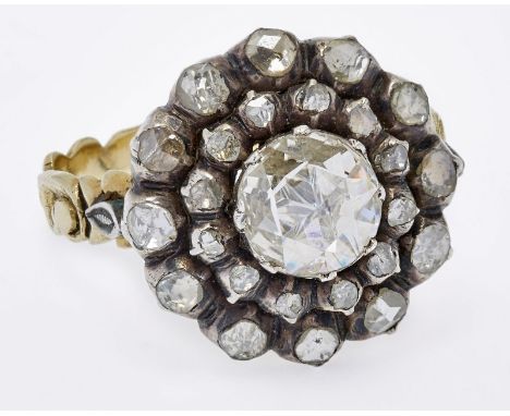 Diamant-Rosen-Ring um 1900.14 kt GG/Silber, mittig besetzt m. 1 gr. Diamant- Rose v. ca. 0,90 ct umgeben v. 24 kl. Diamant- R