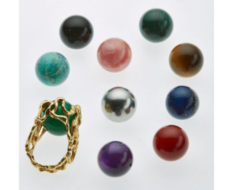 Ring "Lost my Marbles", Juw. Gilbert Albert,Schweiz 1970er Jahre. 18 kt GG. Ringschiene u. -Kopf aus gewölbten schmalen u. du