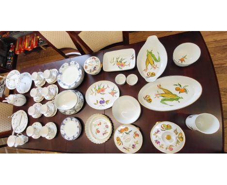 A collection of tableware and tea wares including Colclough 8162 tea set (complete) (28), Royal Worcester Evesham tableware (