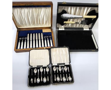 A boxed set of six silver coffee spoons Pinder Brothers, Sheffield  1966, a boxed set of silver  coffee spoons with a floral 