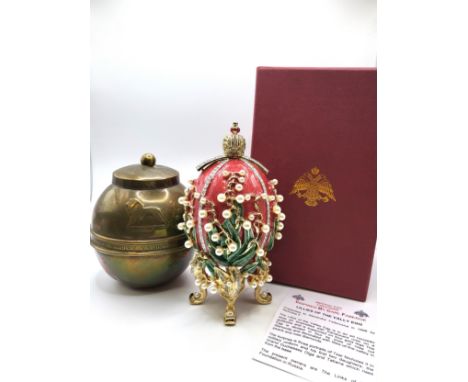 A round brass tea caddy produced as a souvenir of the British Empire Exhibition by Lipton's tea company. Marked 'Lipton's Sou