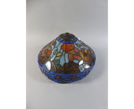 A Reproduction Tiffany Style Circular Lamp Shade, 36cm Diameter 