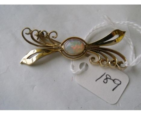 Gold bar brooch centred by an opal 4g     