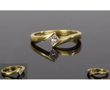 Contemporary Ladies 18ct Gold Set Single Stone Diamond Ring. The Princess Cut Diamonds of Good Colour and Clarity, Est Weight