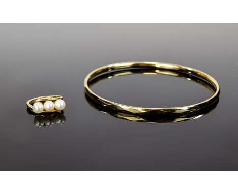 Ladies 9ct Gold Bangle And Pearl Set Ring An attractive thin gold bangle with faceted design. Hallmarked for 9ct gold, 18.8 g