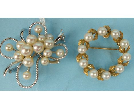 A Mikimoto cultured pearl wreath brooch set ten cultured pearls on 14k gold mount, stamped "M", 3.3cm diameter, 7.5g and anot