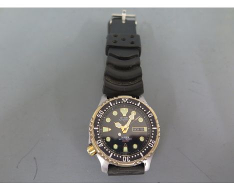 A Citizen Automatic Divers watch, black dial with illuminous markers, centre sweep seconds with day and date aperture at 3 o'