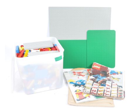 A good collection of assorted vintage Lego to include a large grey baseplate, green baseplates, early minifigures etc.&nbsp;