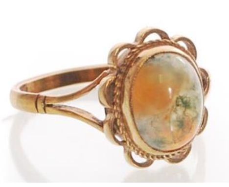 A hallmarked 9ct gold and moss agate ring. Hallmarked Birmingham. Size R.&nbsp; 2.7g&nbsp;