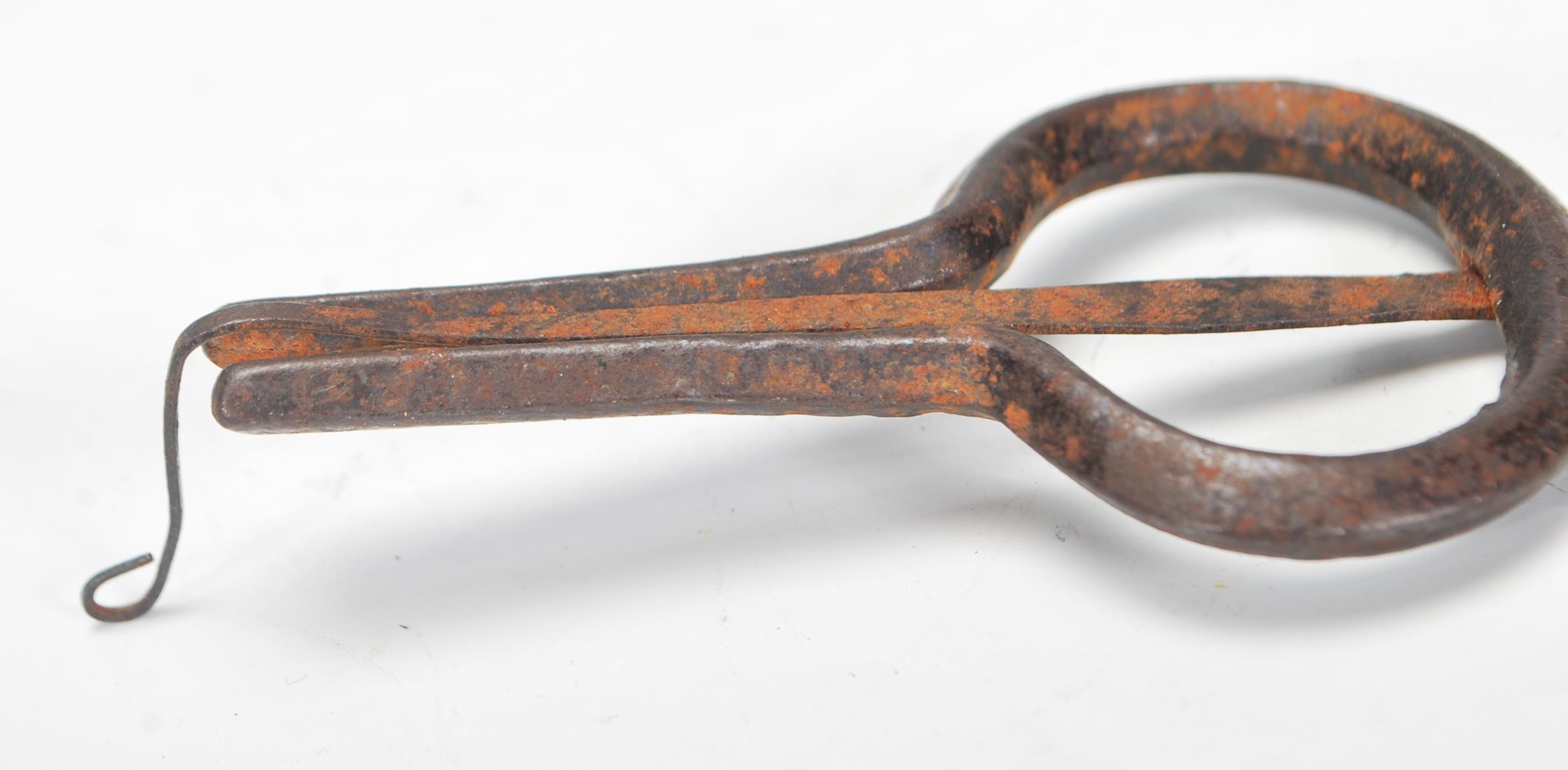 A 19th Century musical instrument jew's harp / mouth harp of metal