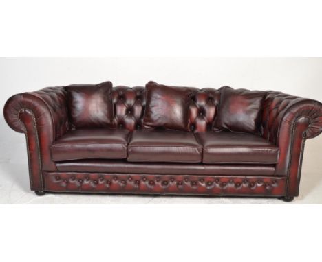 An Antique style red oxblood Chesterfield button back chesterfield 3 seat sofa settee in stunning condition having buttoned b