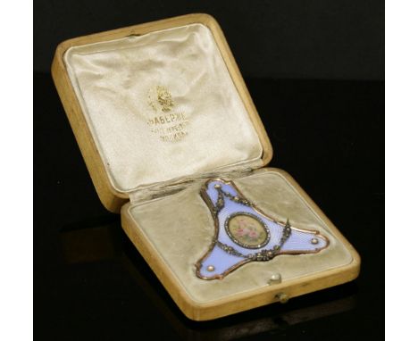 A Fabergé gold and silver photograph frame, of triangular form with indented sides, 'St. Petersburg 1893-1903'. 50 x 53mm. A 