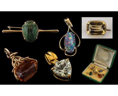 A Fine Collection of 9ct Gold Antique and Vintage Brooches / Pendants ( 5 ) Pieces In Total. All Marked for 9ct. Comprises 1/