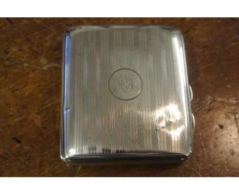 ENGINE TUNRED SILVER CIGARETTE CASE: A solid silver cigarette case with simple lined engine turned decoration to front. Measu