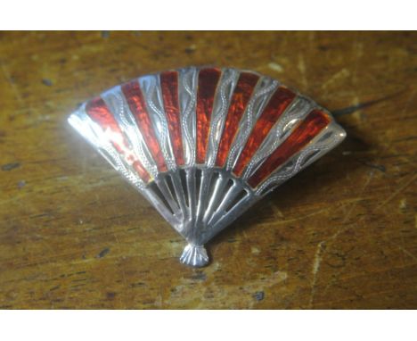 VINTAGE WHITE METAL & RED ENAMEL FAN BROOCH: A lovely vintage brooch in the form of a fan in white metal and red enamel. Can 