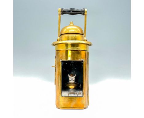 Explore this English brass lantern crafted by Barton's Barton Burner Co. in Birmingham. Its exquisite design features an oil 