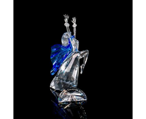 First of the Magic of Dance trilogy. Depicts a dancer with clear facets and blue crystals. Her bracelets are moveable. Swarov