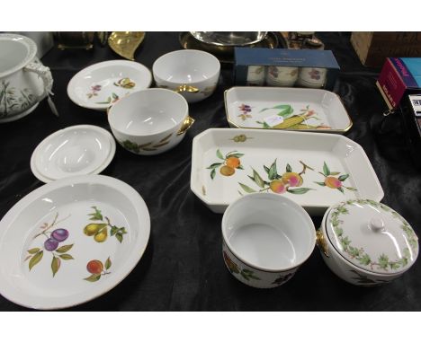 Royal Worcester porcelain, to include set of six ramekins, Evesham and other circular dishes and bowls (qty)