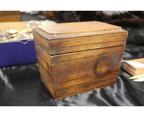 Victorian mahogany and marquetry inlaid tea caddy, the hinged lid opening to reveal two interior compartments, 18cm wide