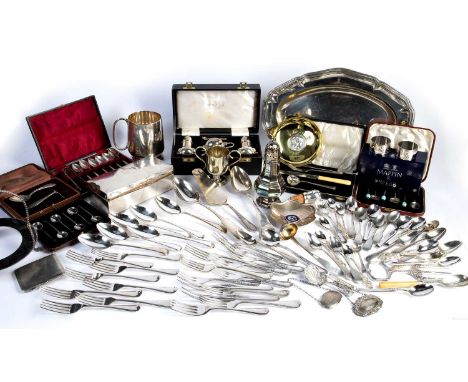 Collection of silver and silver plated items to include: silver napkin rings, spoons, silver plated tankard, white metal cutl